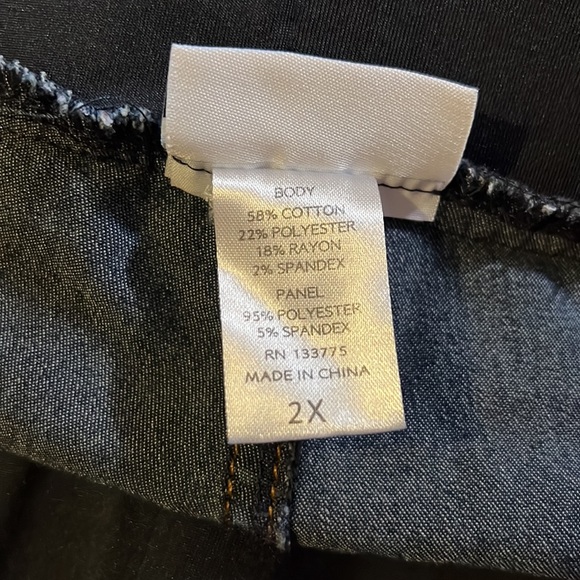 Oh! Momma maternity blue jean shorts, size 2x, cuffed hem - Picture 5 of 6